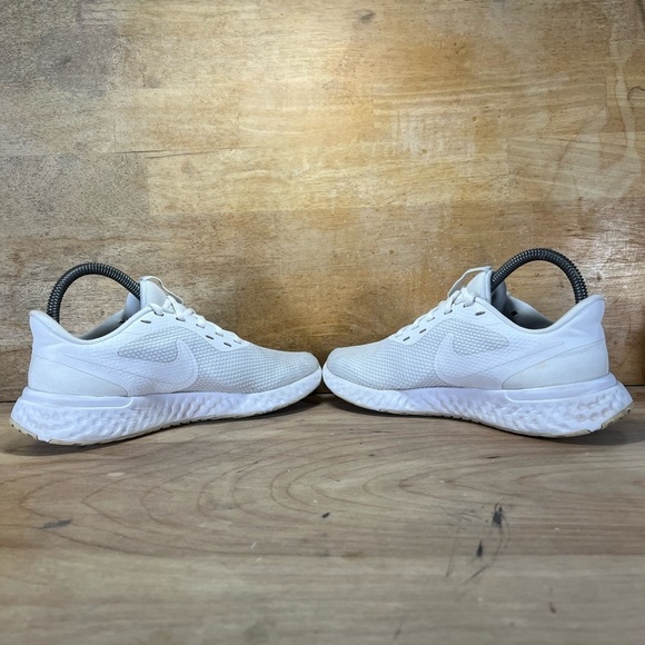 Nike Revolution 5 REFLECTIVE Womens SZ 7 Running Shoes Sneakers White BQ3207-104 - Picture 5 of 8